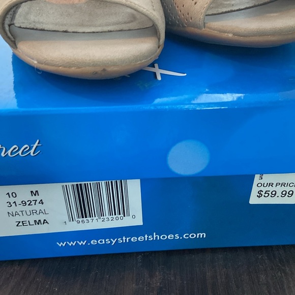 Women Sandals - Picture 3 of 8